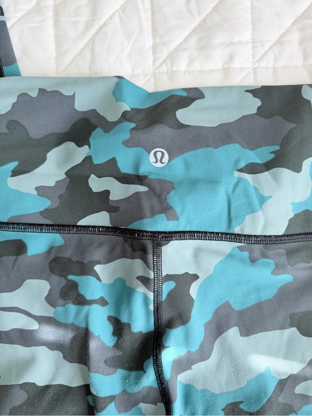 Lulu camo leggings size 10 - Picture 2 of 4